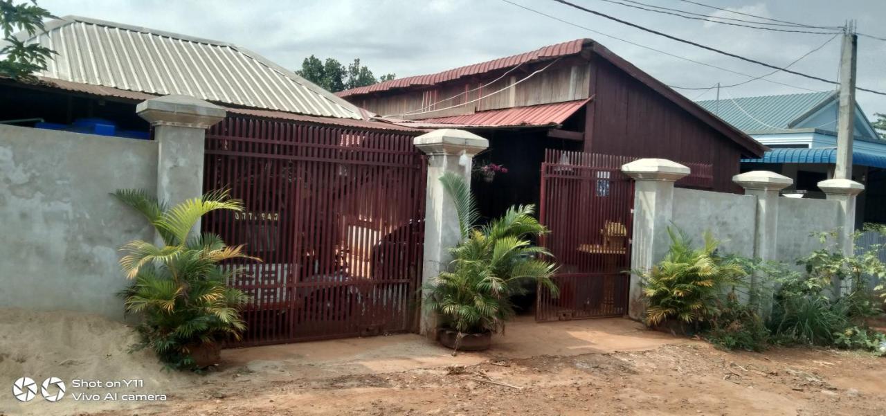 Bee Bee's Chalets Banlung Buitenkant foto