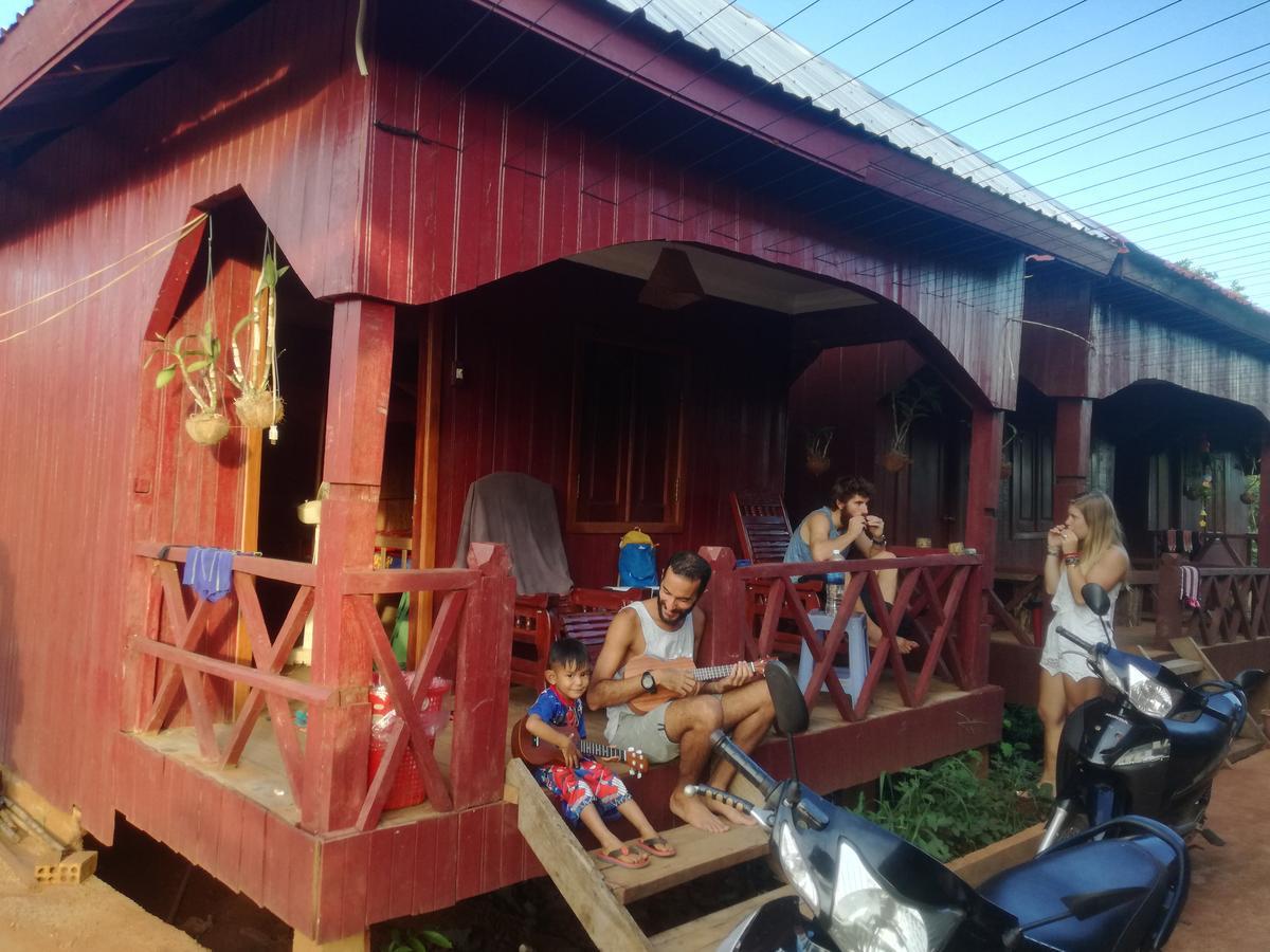 Bee Bee's Chalets Banlung Buitenkant foto