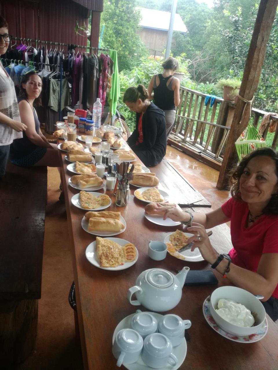 Bee Bee's Chalets Banlung Buitenkant foto