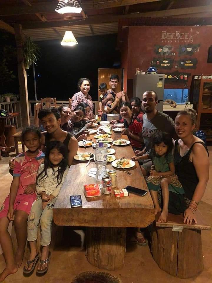Bee Bee's Chalets Banlung Buitenkant foto